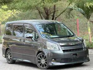 Toyota Noah 2.0 143hp AWD (7 Seater) 2010 Gray