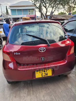 Toyota Vitz 1.0 FWD 5dr 2005 Maroon