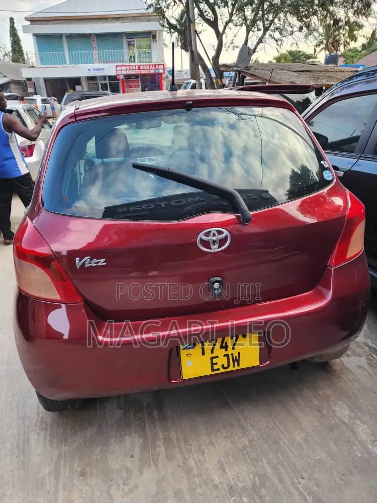 Toyota Vitz 1.0 FWD 5dr 2005 Maroon