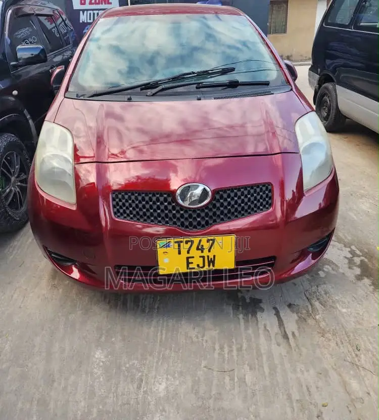 Toyota Vitz 1.0 FWD 5dr 2005 Maroon