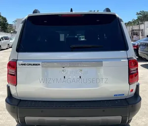 Toyota Land Cruiser Prado 2024 Teal