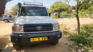 Toyota Land Cruiser 2019 White