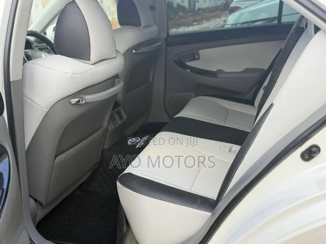 Toyota Crown 2004 White