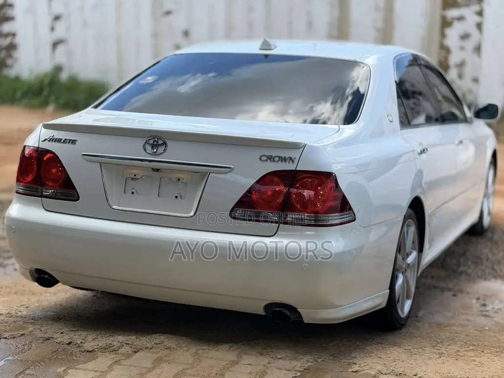 Toyota Crown 2004 White