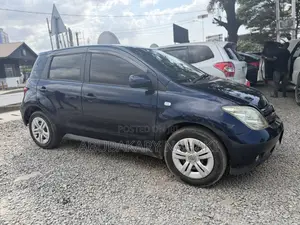 Toyota IST 2004 Blue