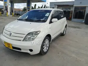 Toyota IST 2004 White