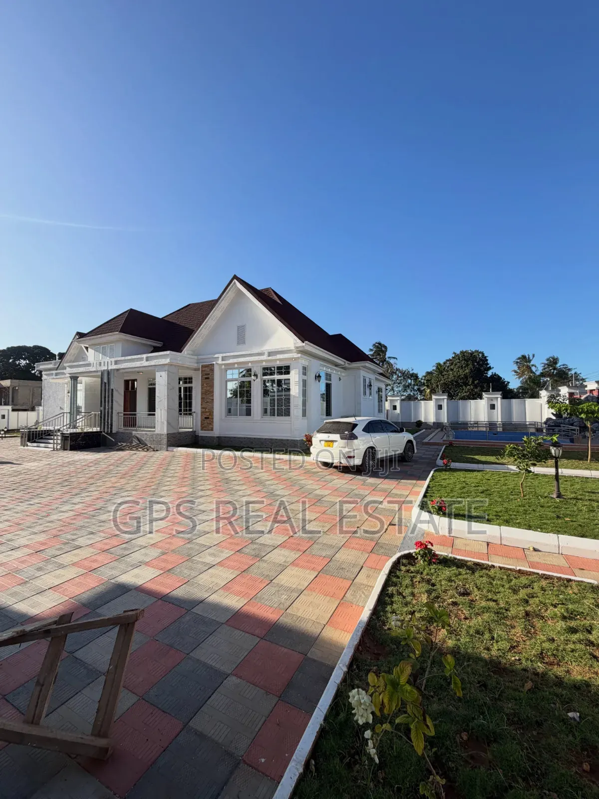 8bdrm House in Goba Center, Kinondoni for sale