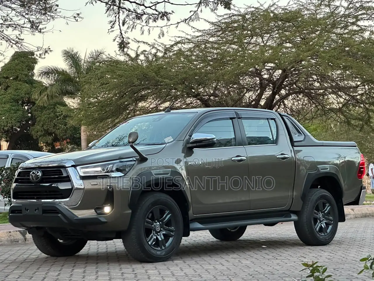 Toyota Hilux 2023 Beige