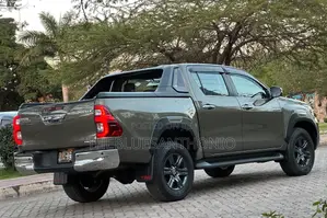 Toyota Hilux 2023 Beige