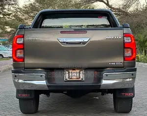 Toyota Hilux 2023 Beige