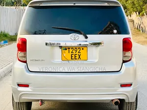 Toyota Corolla Rumion 2008 White