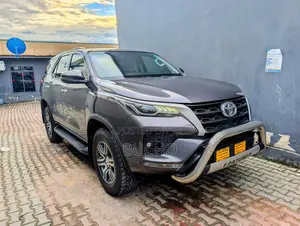 Toyota Fortuner 2022 Gray