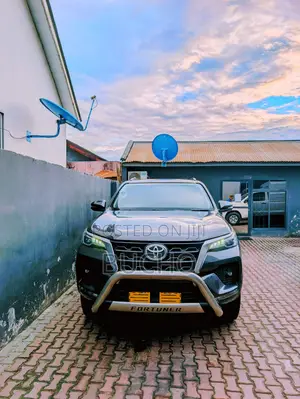 Toyota Fortuner 2022 Gray