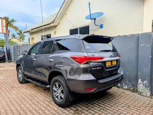 Toyota Fortuner 2022 Gray