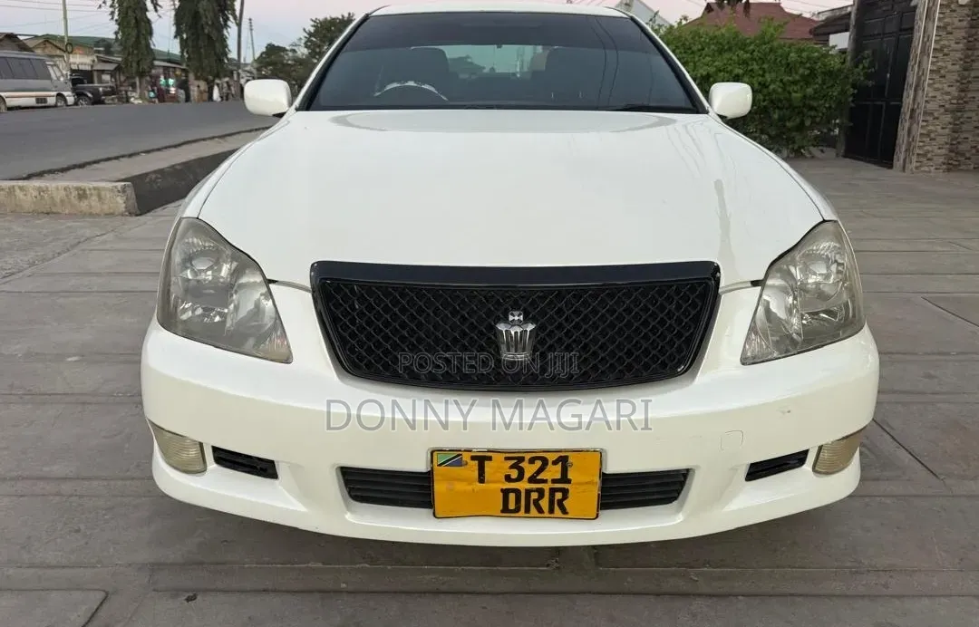 Toyota Crown 2006 White