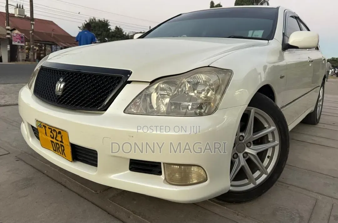Toyota Crown 2006 White