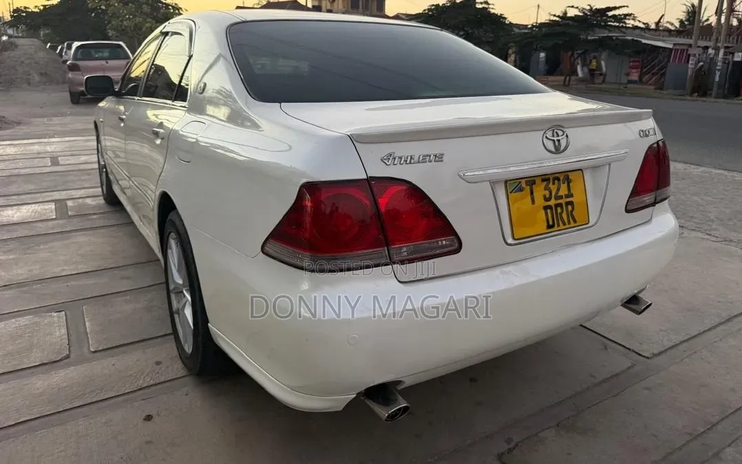 Toyota Crown 2006 White