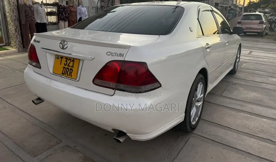 Toyota Crown 2006 White