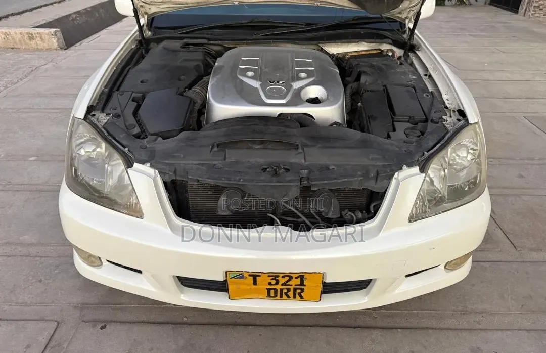 Toyota Crown 2006 White