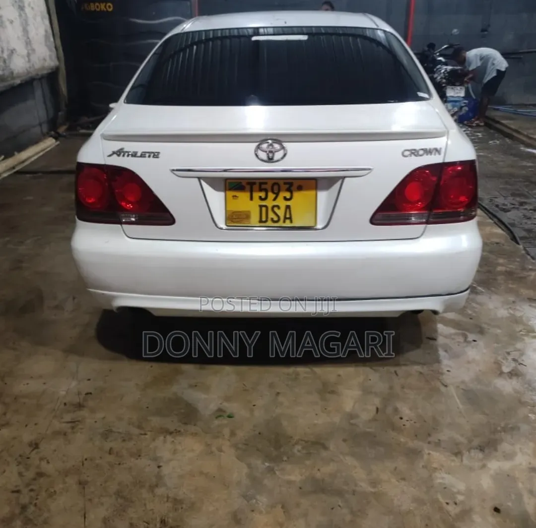 Toyota Crown 2006 White