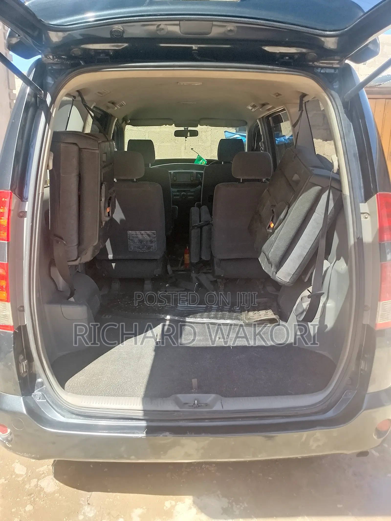 Toyota Noah 2.0 FWD (8 Seater) 2005 Black