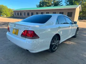 Toyota Crown 2006 White
