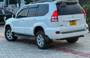 Toyota Land Cruiser Prado 2006 White