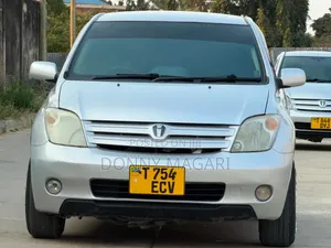 Toyota IST 2003 Silver
