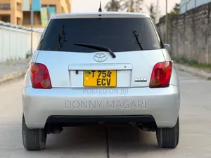 Toyota IST 2003 Silver