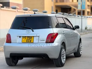 Toyota IST 2003 Silver