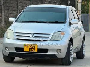 Toyota IST 2003 Silver
