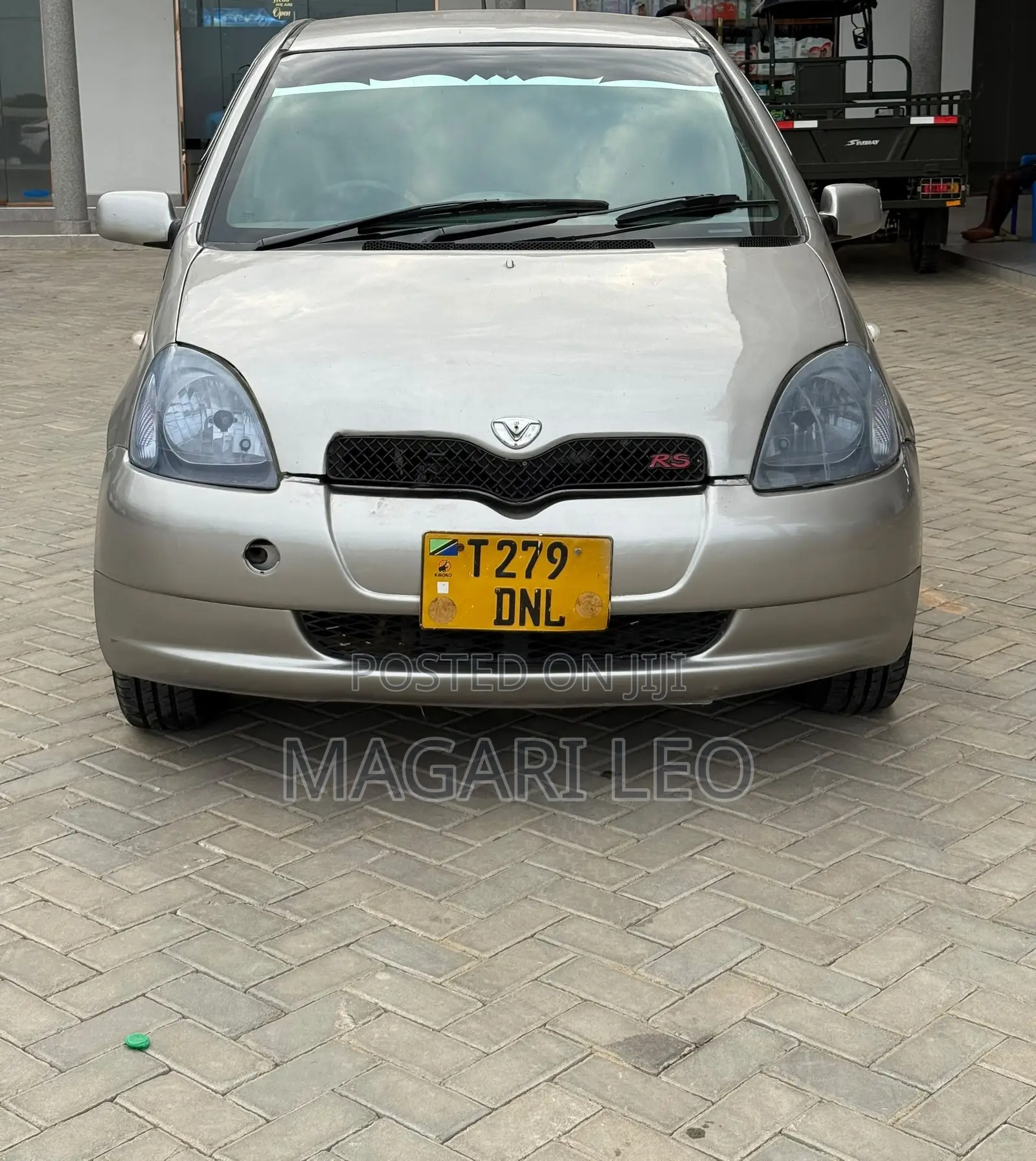 Toyota Vitz 1.5 FWD 5dr 2004 Beige