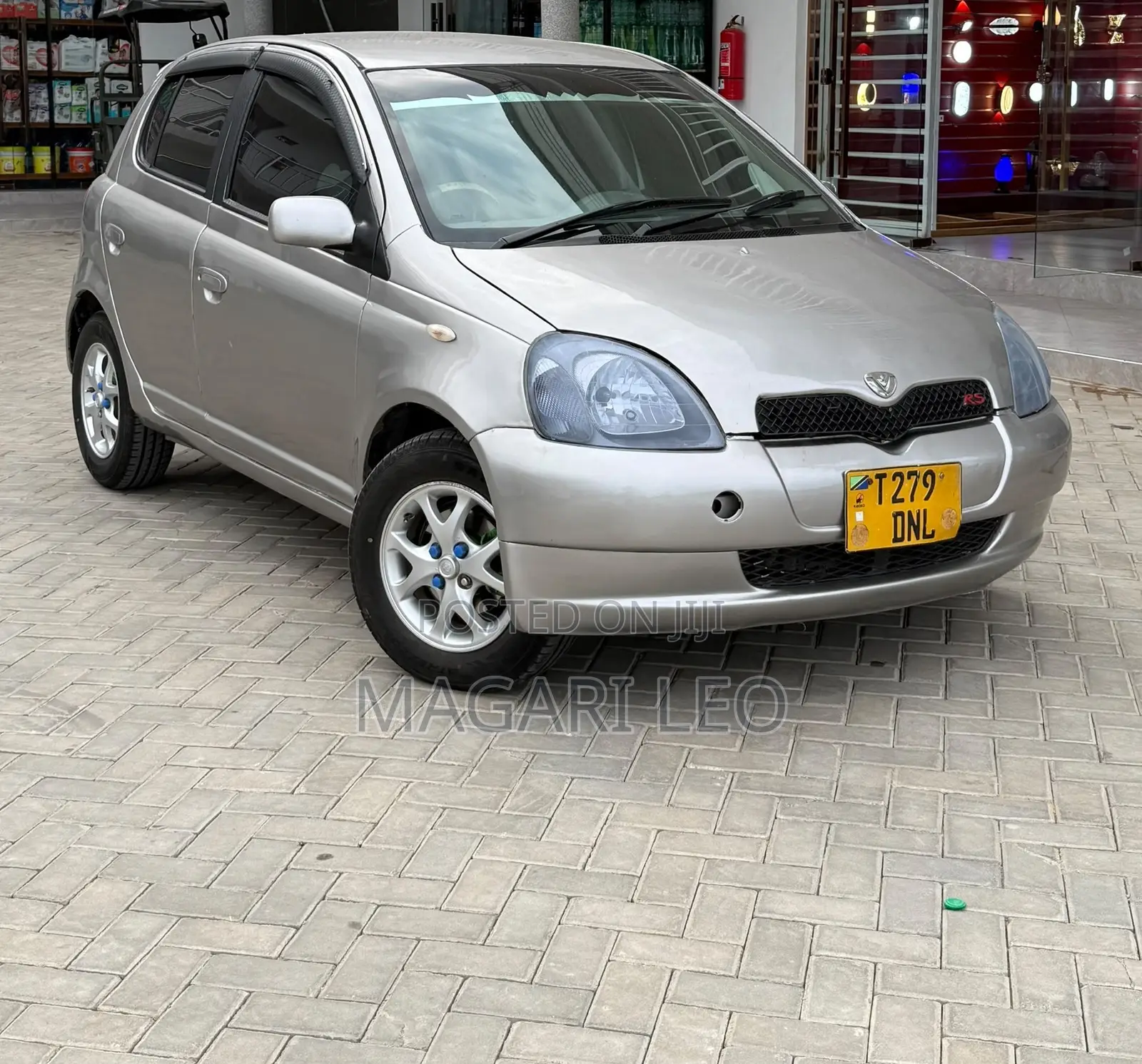 Toyota Vitz 1.5 FWD 5dr 2004 Beige