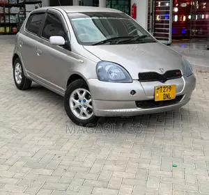 Toyota Vitz 1.5 FWD 5dr 2004 Beige