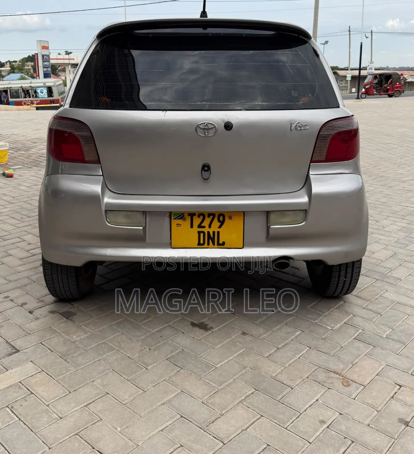 Toyota Vitz 1.5 FWD 5dr 2004 Beige