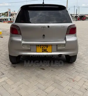 Toyota Vitz 1.5 FWD 5dr 2004 Beige