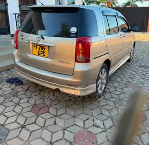 Toyota Raum 1.5 FWD 2005 Beige