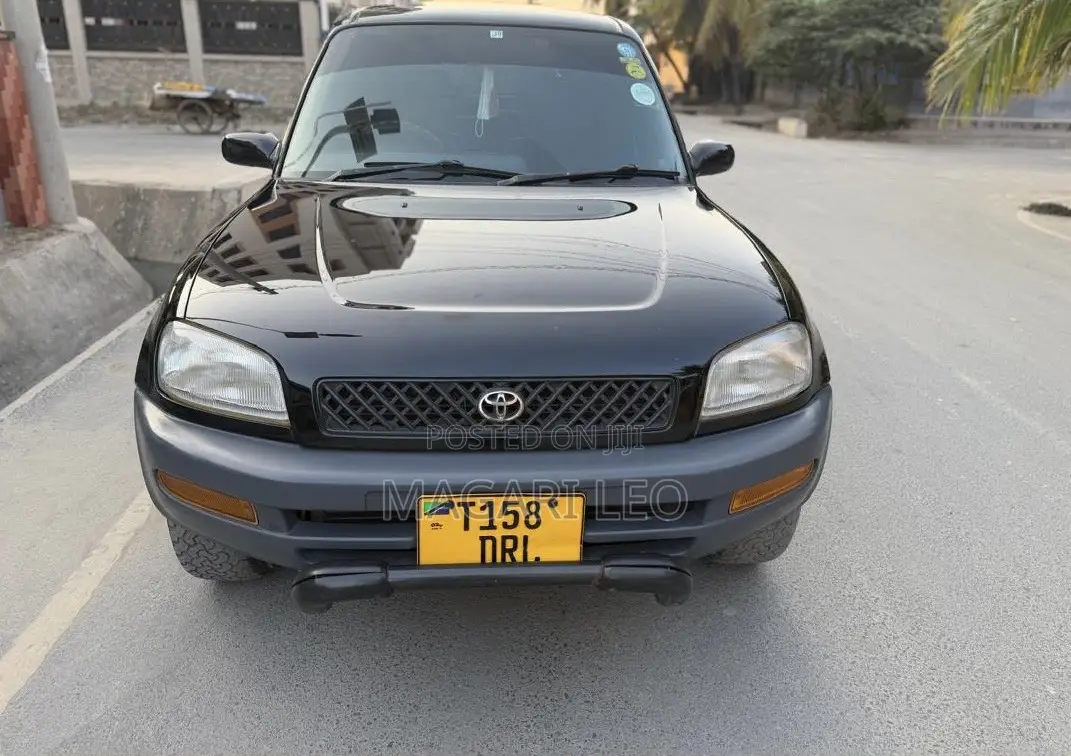 Toyota RAV4 Base FWD 1999 Black