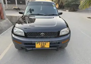 Toyota RAV4 Base FWD 1999 Black