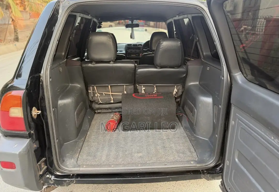 Toyota RAV4 Base FWD 1999 Black