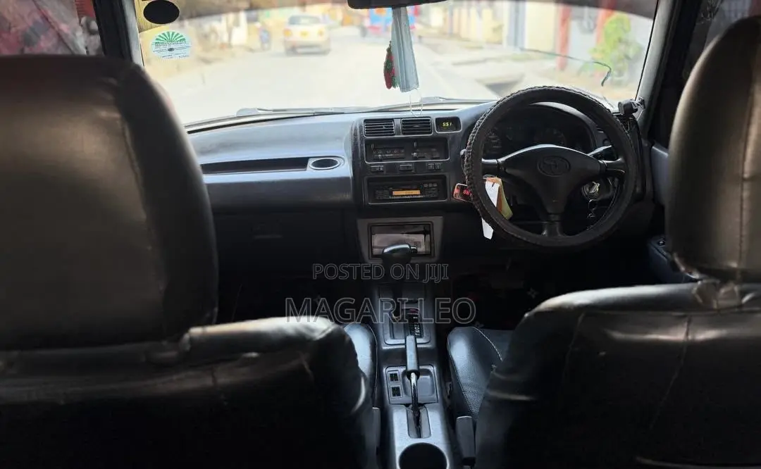 Toyota RAV4 Base FWD 1999 Black