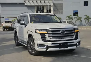Toyota Land Cruiser LC300 2023 White
