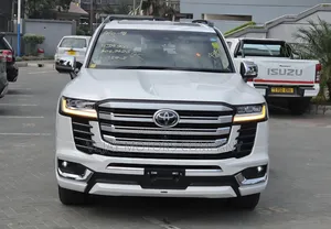 Toyota Land Cruiser LC300 2023 White