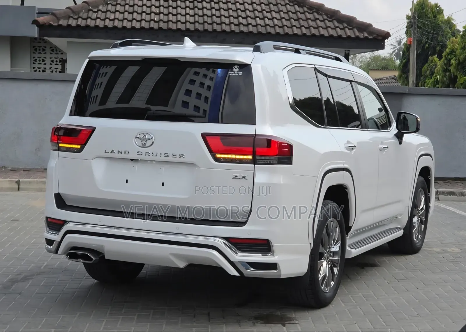 Toyota Land Cruiser LC300 2023 White