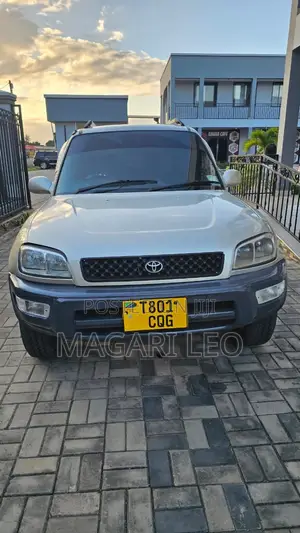 Toyota RAV4 Base FWD 1999 Silver