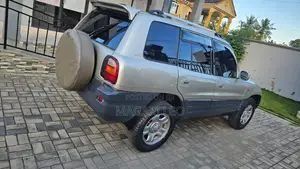 Toyota RAV4 Base FWD 1999 Silver