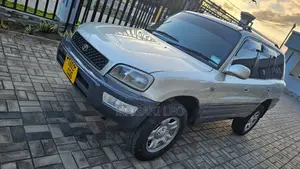 Toyota RAV4 Base FWD 1999 Silver